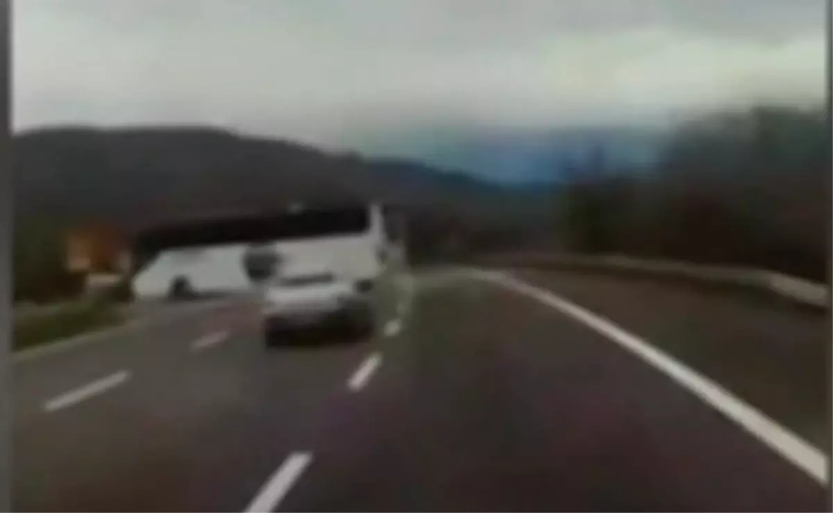 Düzce\'de Tehlikeli \'U\' Dönüşü!