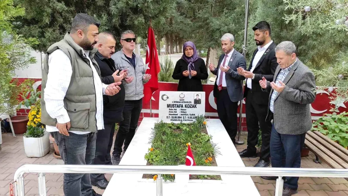 Şehit Mustafa Kozak\'ın annesi Gülşen Kozak\'ı duygulandıran ziyaret