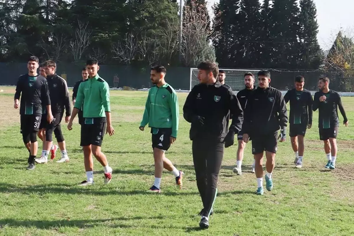 Tarihinde ilk kez amatöre düşen Denizlispor\'a burada da rahat yok