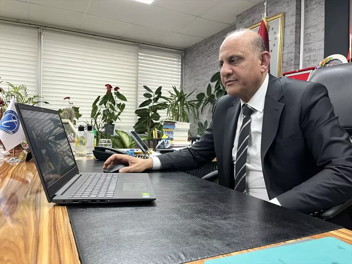 Tarsus Eğitim Müdürü \'Yılın Kareleri\' Oylamasına Katıldı