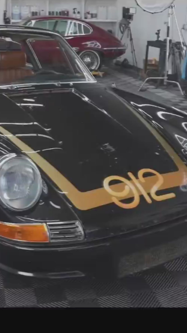 Tozlu garajdan efsane çıktı! 30 yıldır yatan aracın son halini görmeniz lazım