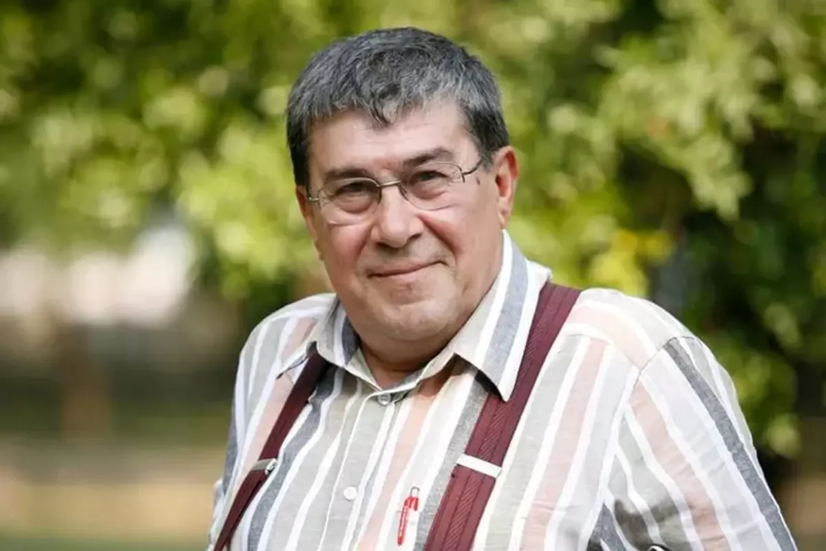 Usta sanatçı Zihni Göktay\'dan üzen haber! Yaralı halde bir de sahneye çıkardılar