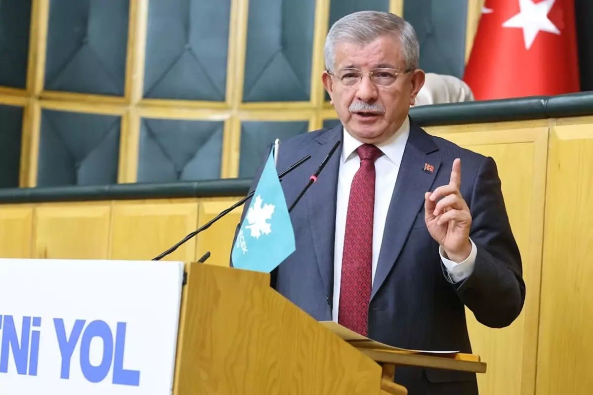 Davutoğlu: Suriye\'deki Kürt kardeşlerimiz bizim akrabalarımızdır, soydaşlarımızdır