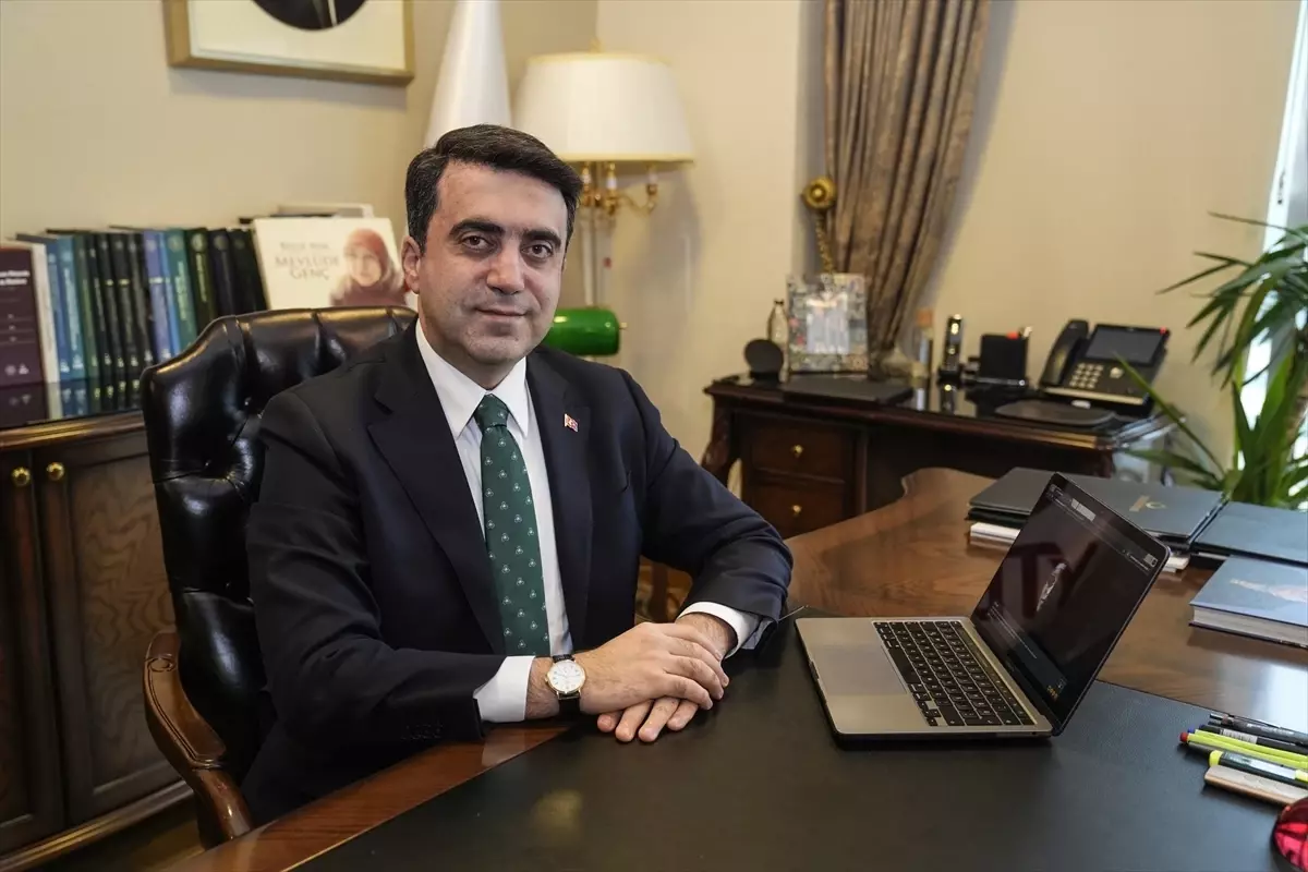 YTB Başkanı Turus, \'Yılın Kareleri\' Oylamasında Seçim Yaptı