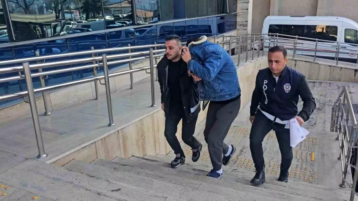 Zonguldak\'ta Kamyonet Kazası: 4 Yaşındaki Çocuk Hayatını Kaybetti