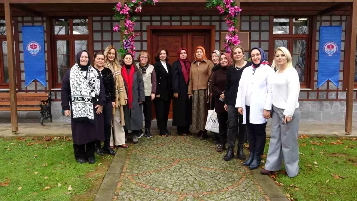 Acılarını üreterek unutuyorlar