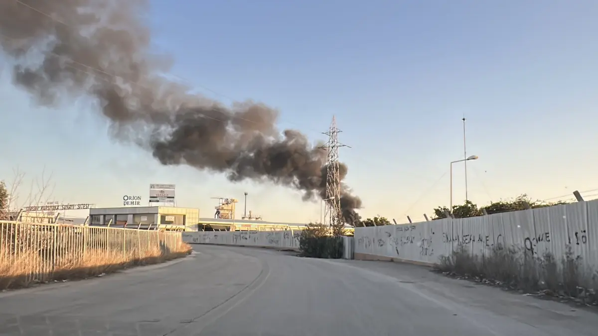 Adana\'da Plastik İş Yerinde Yangın