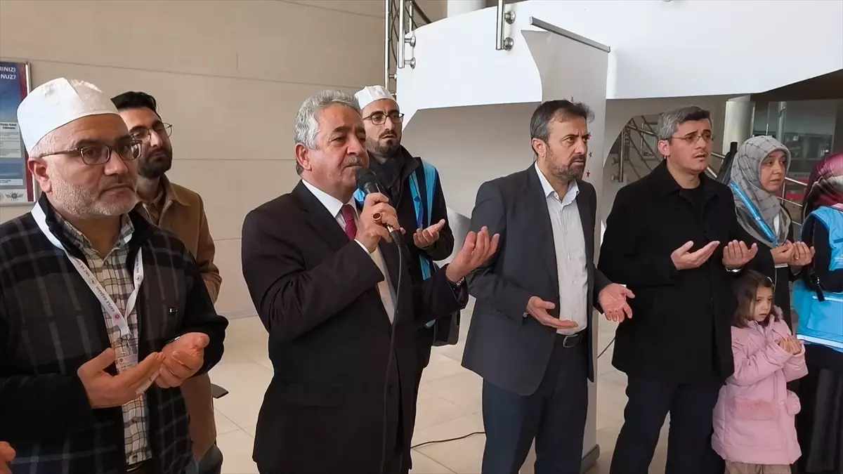 Umre Yolcuları Uğurlandı