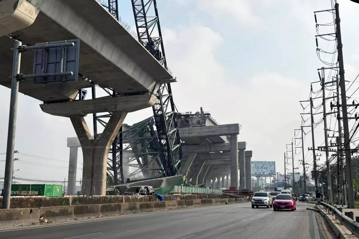 Bangkok\'ta İnşaat Vincinin Devrilmesi: 2 Ölü