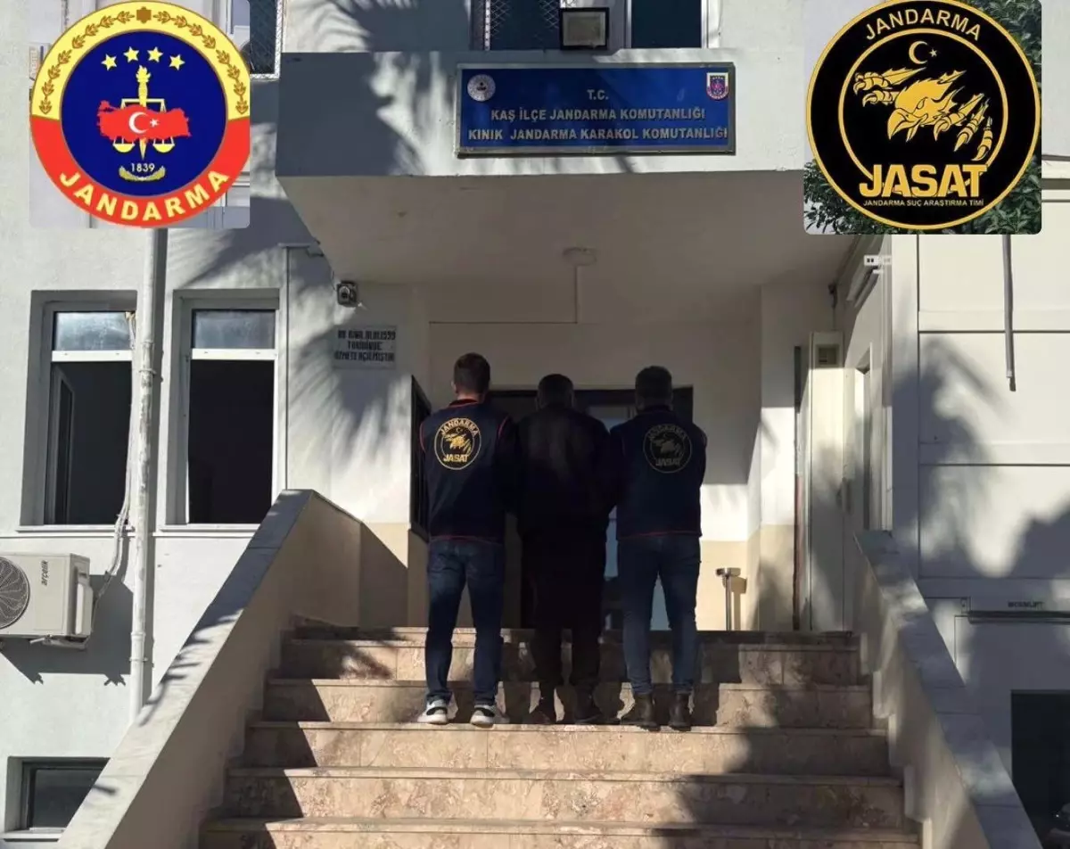 Kaş\'ta Hükümlü Jandarma Tarafından Yakalandı