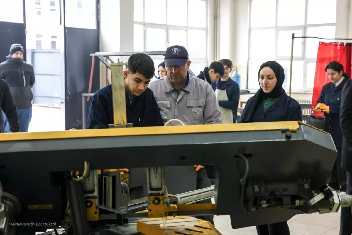 Arnavutköy Belediyesinin kamelyaları meslek liselerinde üretiliyor
