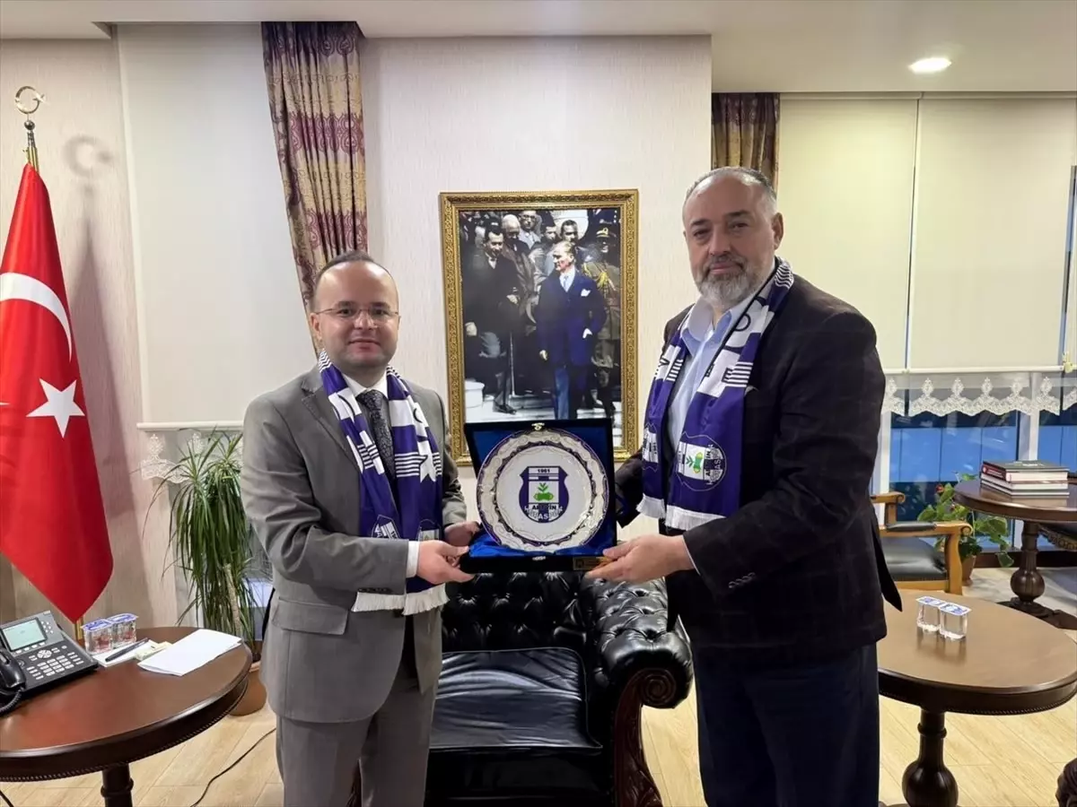 Artvin Hopaspor Yönetiminden Kaymakam Ziyareti