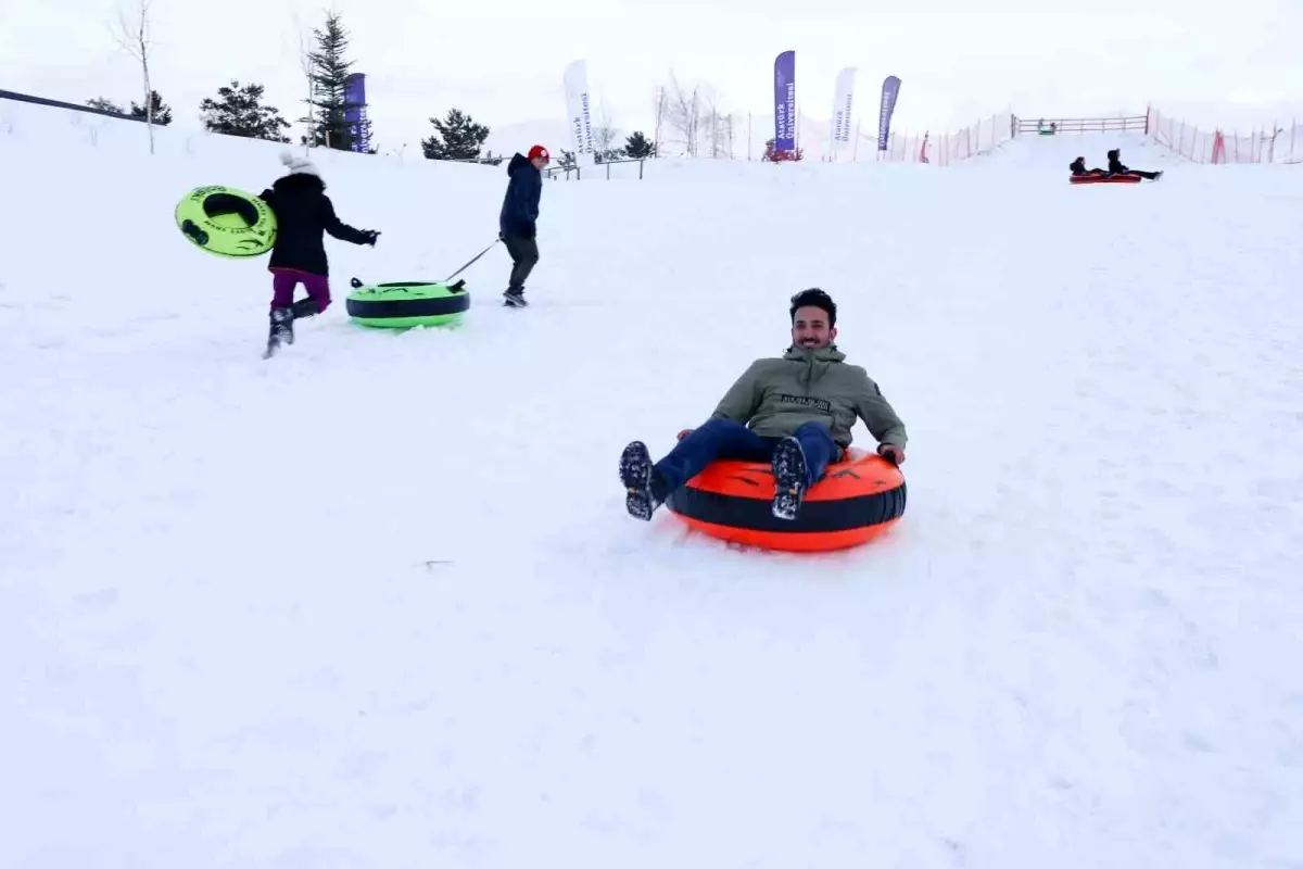 Atatürk Üniversitesi\'nde kış coşkusu kampüse taşındı: Atakışpark öğrenci merkezi sezonu açtı