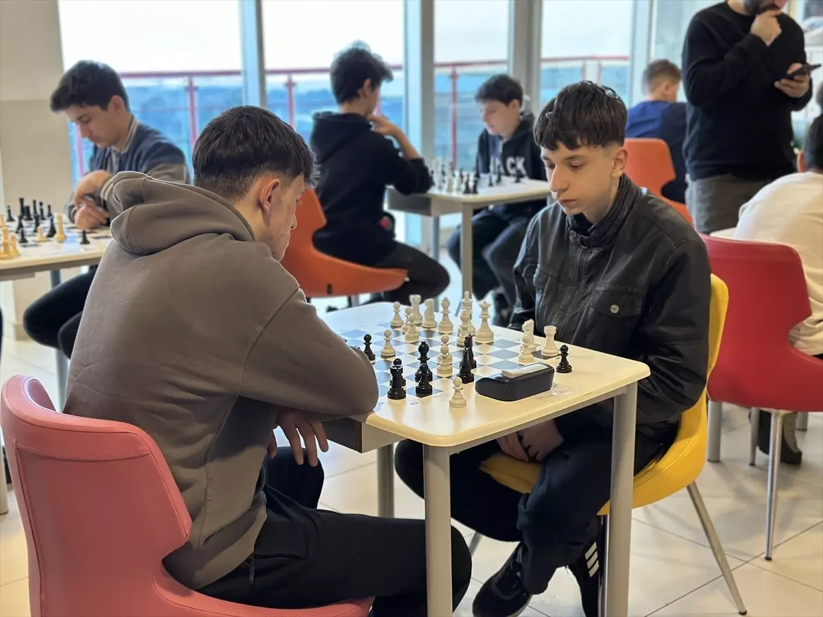 Ayancık\'ta okullar arası satranç turnuvası düzenlendi