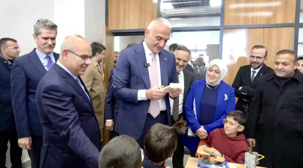 Patnos\'ta Yeni Halk Kütüphanesi Açıldı