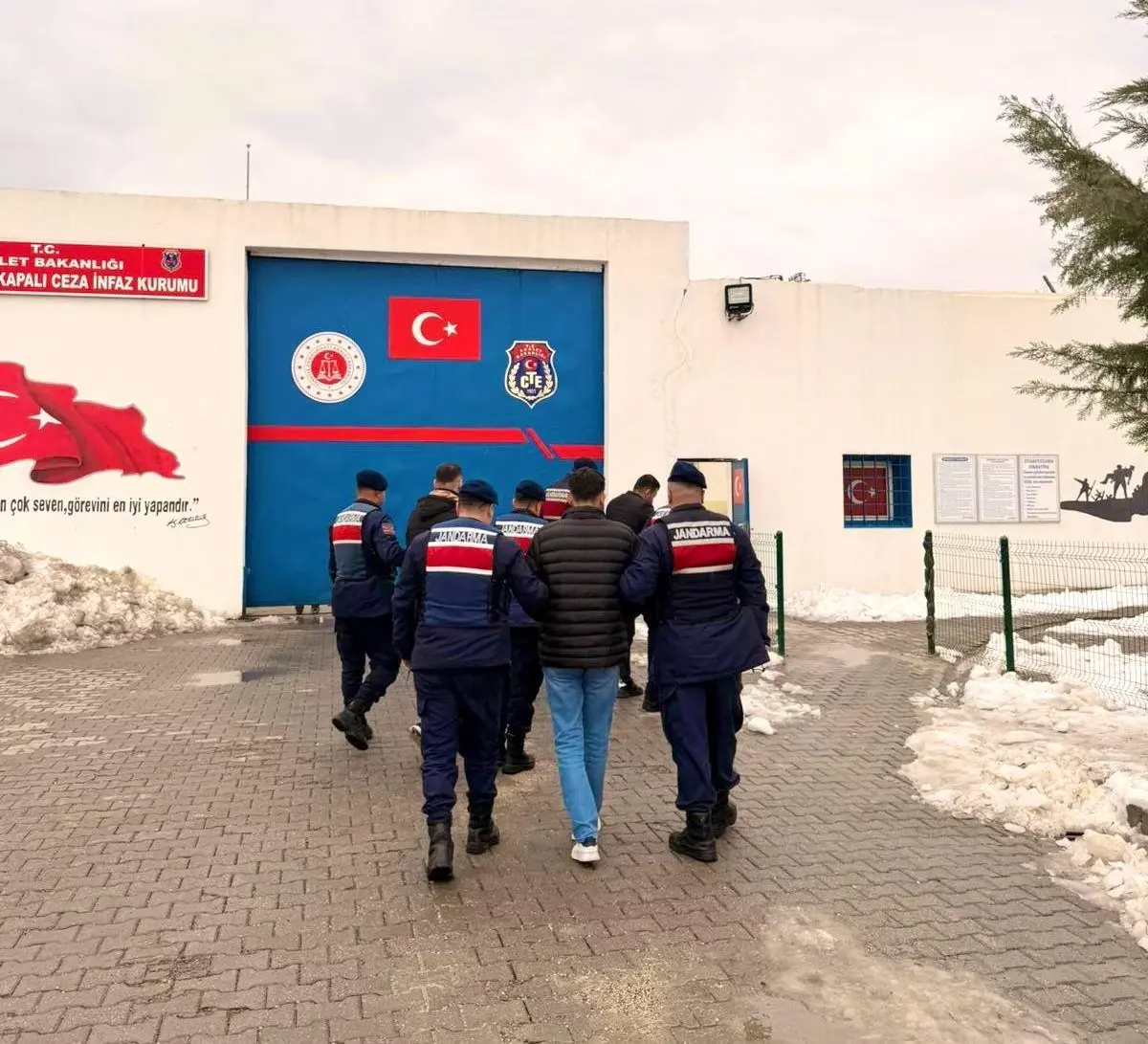 Batman\'da 30 Aranan Şahıs Yakalandı