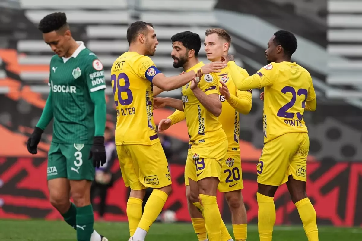 Eyüpspor, Iğdır FK\'yi geriden gelip Umut Bozok\'la yendi