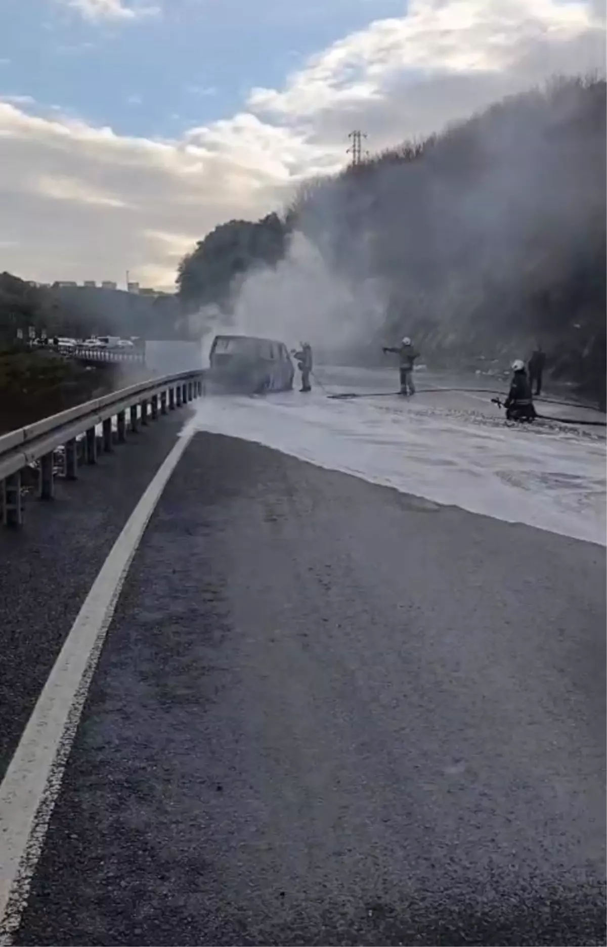 Eyüpsultan\'da Minibüs Yangını