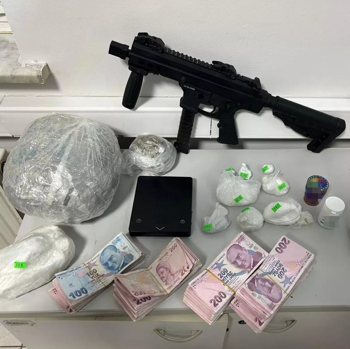 İzmir\'de Kaçak Hükümlü Operasyonda Yakalandı