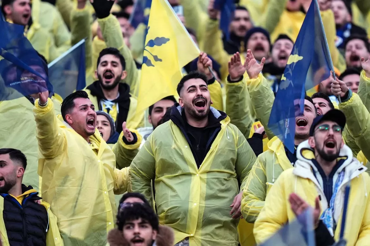 İki günde kasa dolup taştı! Fenerbahçe\'ye yağmurluklardan yağmur gibi gelir
