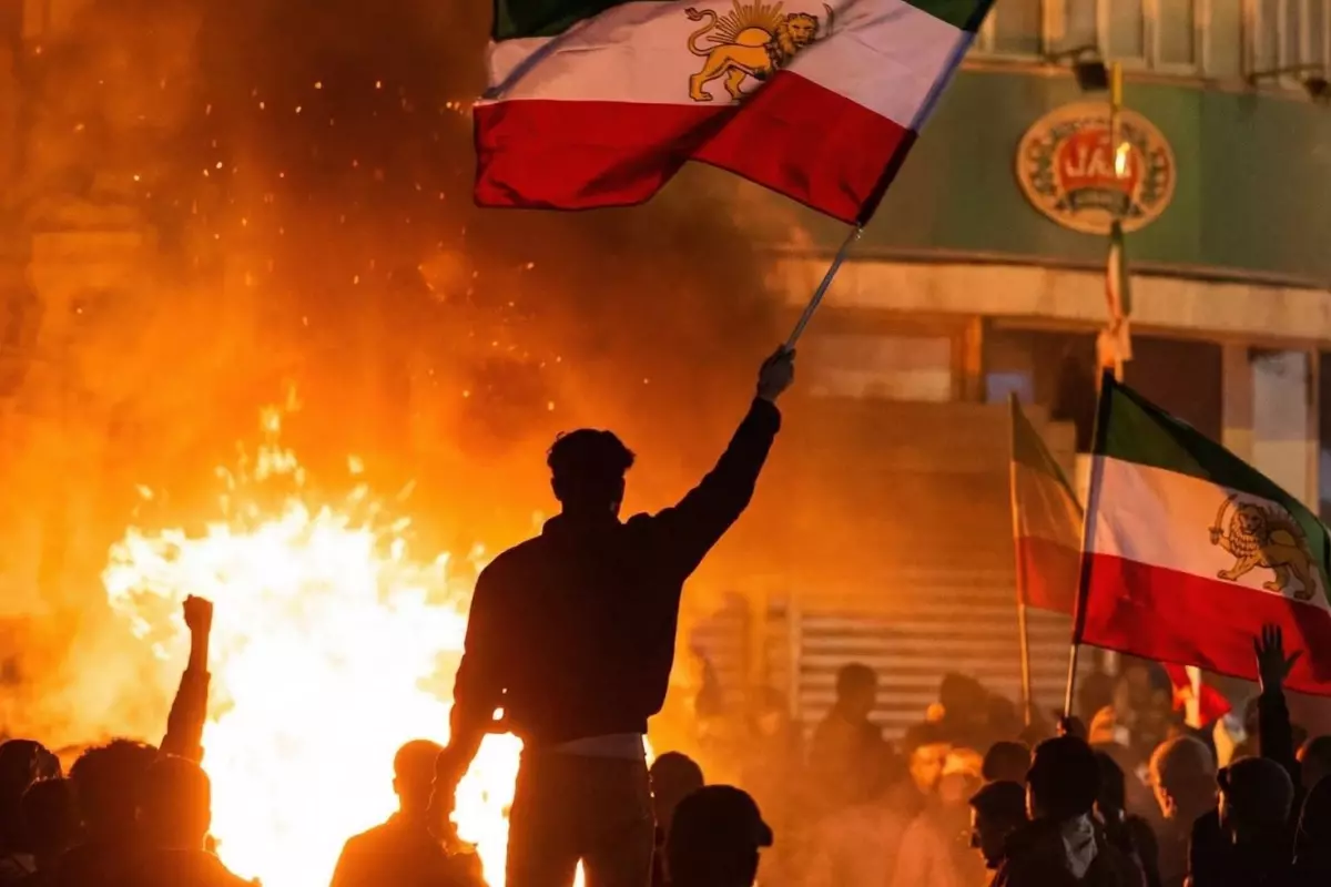 İran\'da tansiyon düşüyor mu? Peş peşe iki hamle geldi