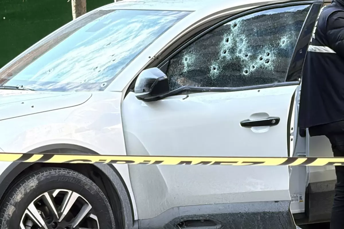 İstanbul\'un göbeğinde kanlı hesaplaşma: 37 kurşun sıkıldı, 25 yaşındaki genç öldü