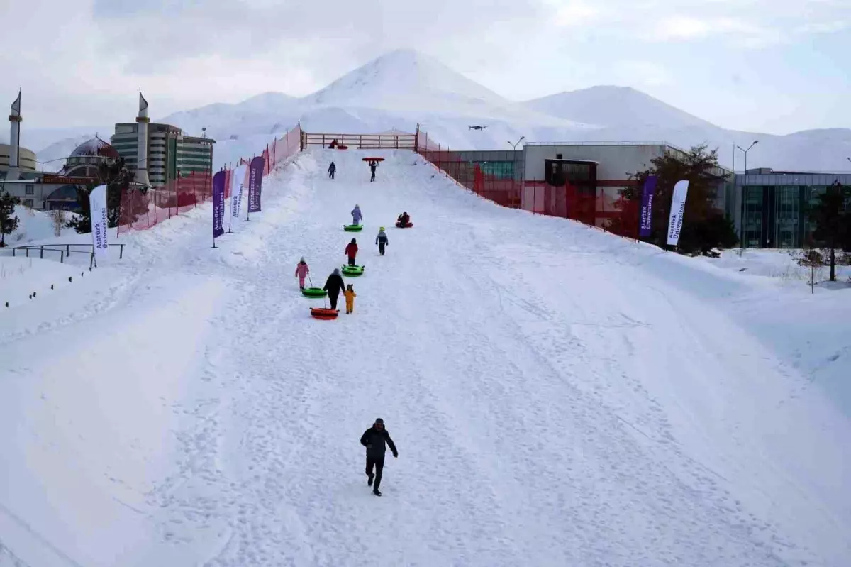 Atatürk Üniversitesi\'nde Kayak Keyfi