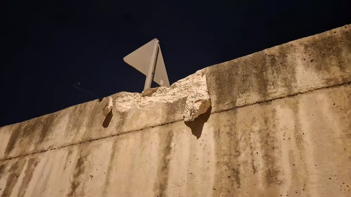 Bursa\'da Kamyonet Kaza Yaptı