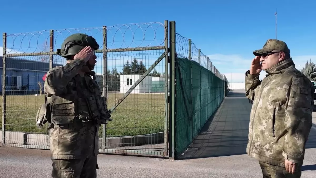 Kara Kuvvetleri Komutanı Denetimlerde