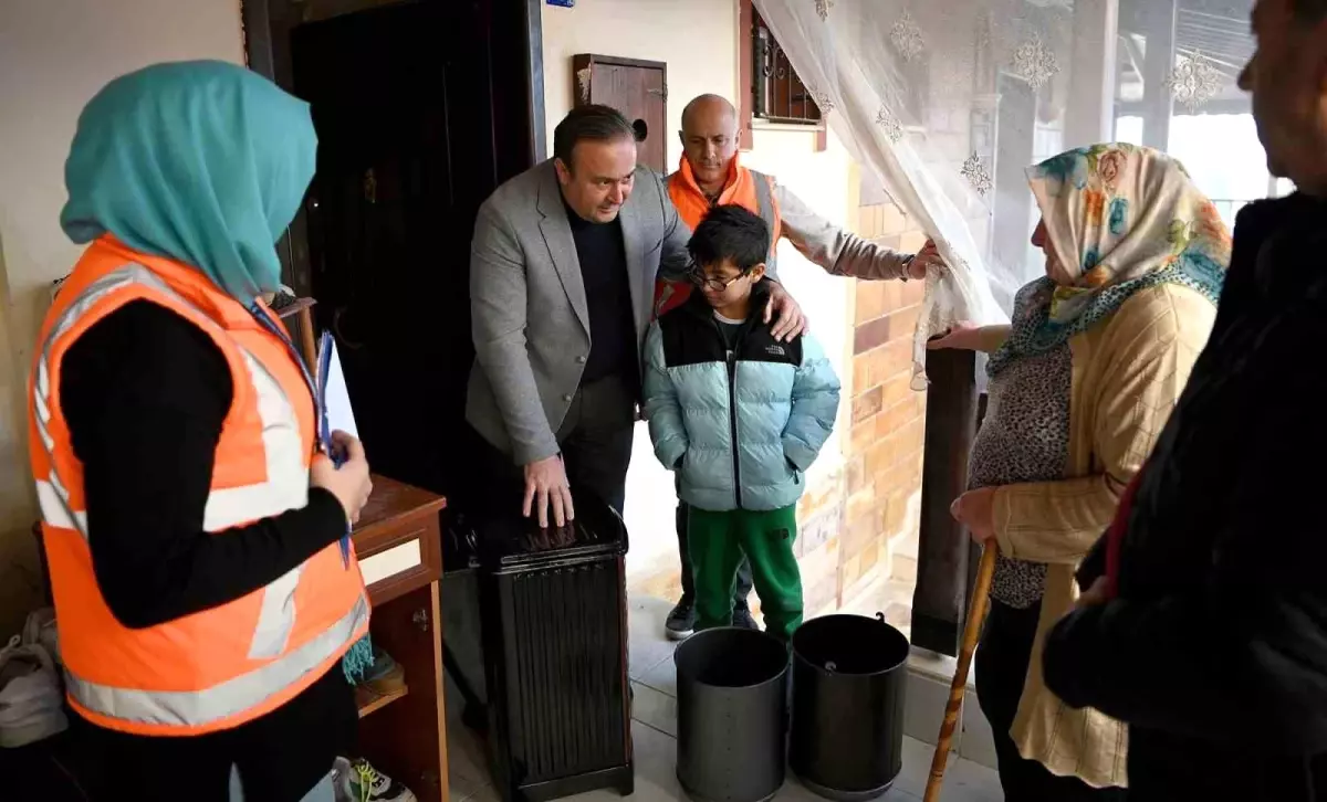 Kuşadası\'nda evler ve yürekler dayanışmayla ısınıyor