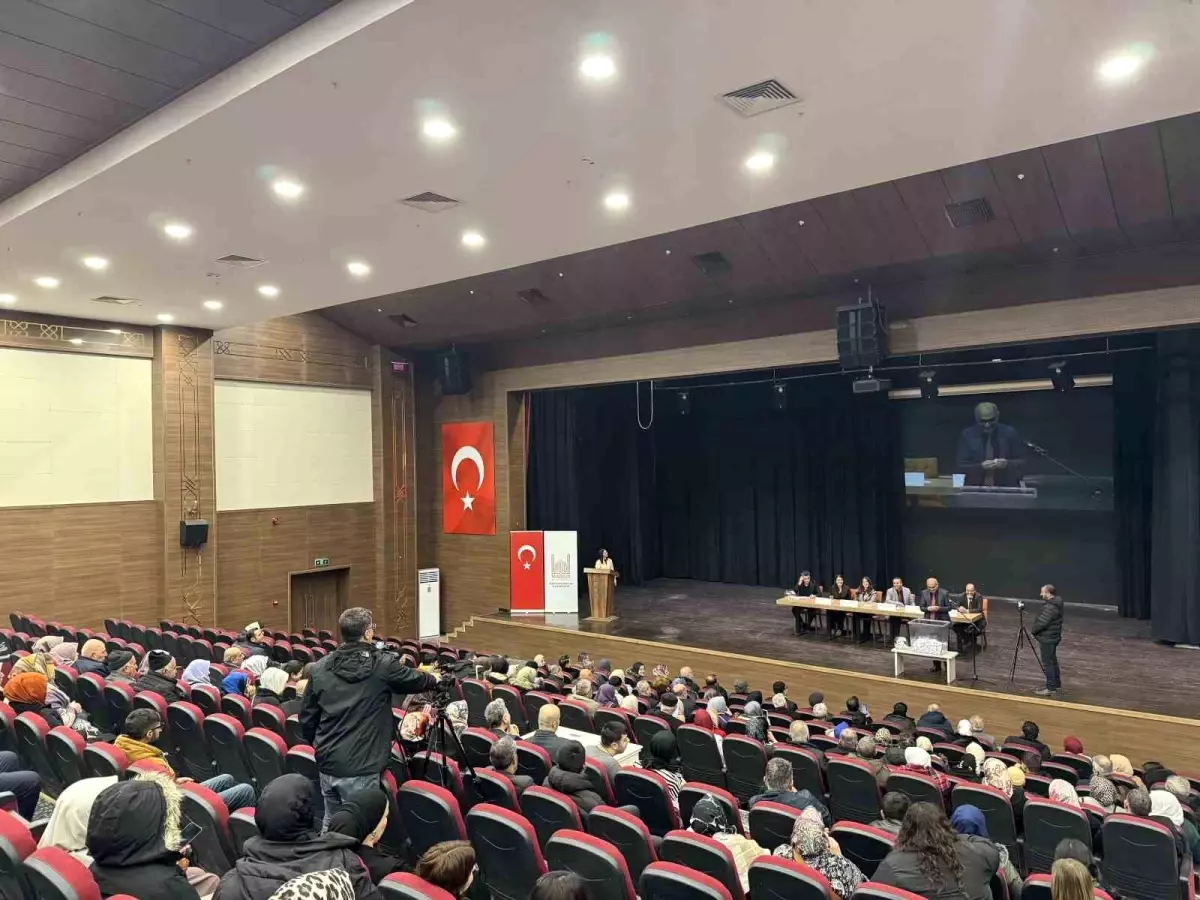 Mardin\'de evlilikte 25 yılını tamamlayan 47 çift için umre kurası çekildi