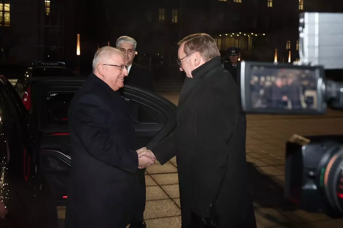 Güler ve Pistorius Berlin\'de Buluştu