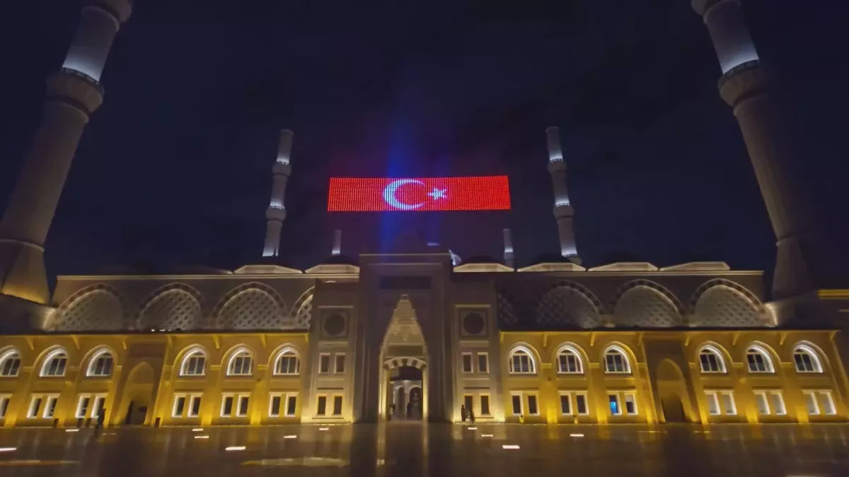 Miraç Kandili\'nde Camilerde Coşku