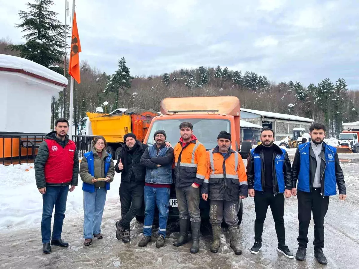 Gençlerden Karayolları Çalışanlarına Teşekkür