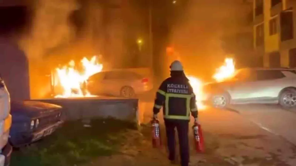 Darıca\'da Otomobil Yangını Paniğe Neden Oldu