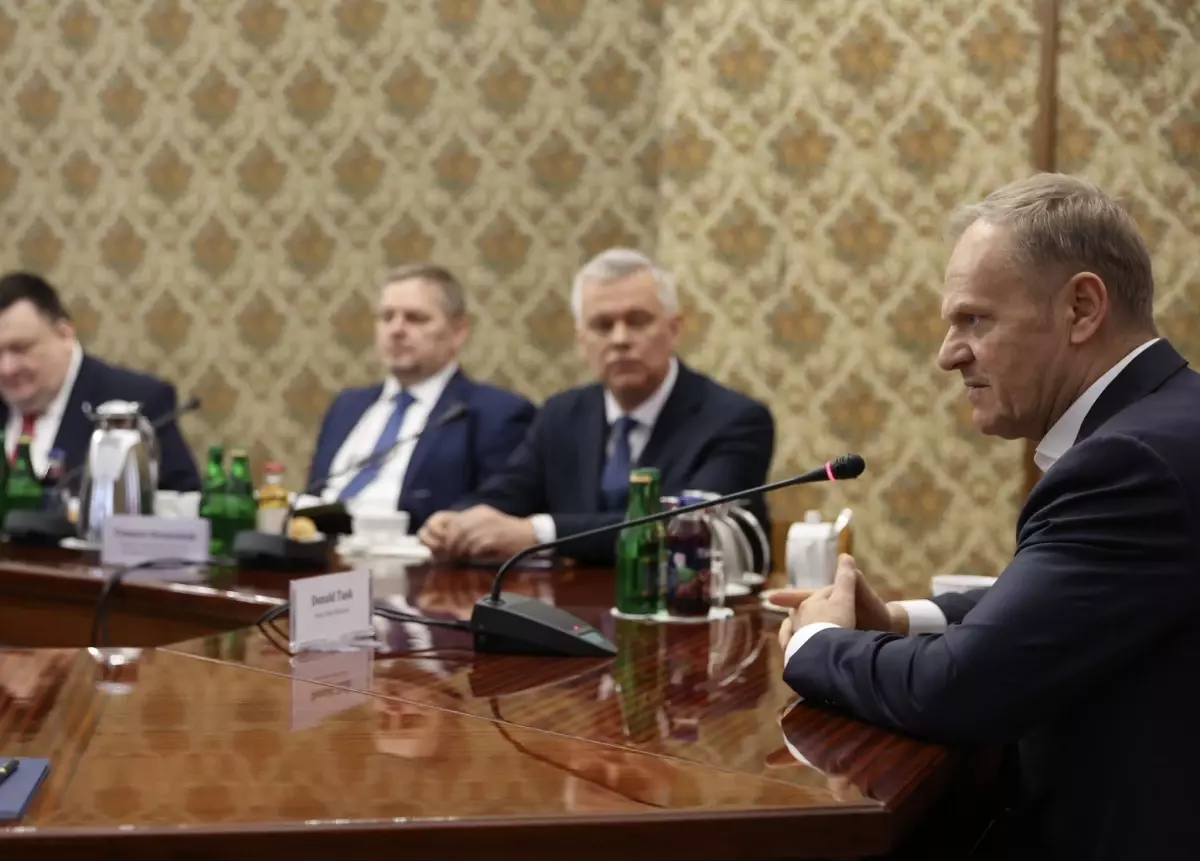 Tusk\'tan NATO Uyarısı: Grönland\'a Asker Göndermeyeceğiz