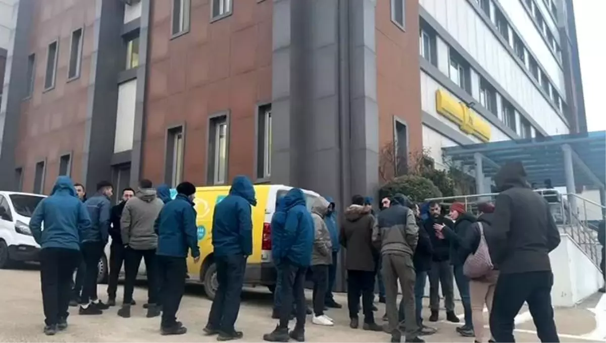 Bursa\'da Kargo Çalışanları Kod 25 ve Kod 46 ile İşten Çıkarılmayı Protesto Etti