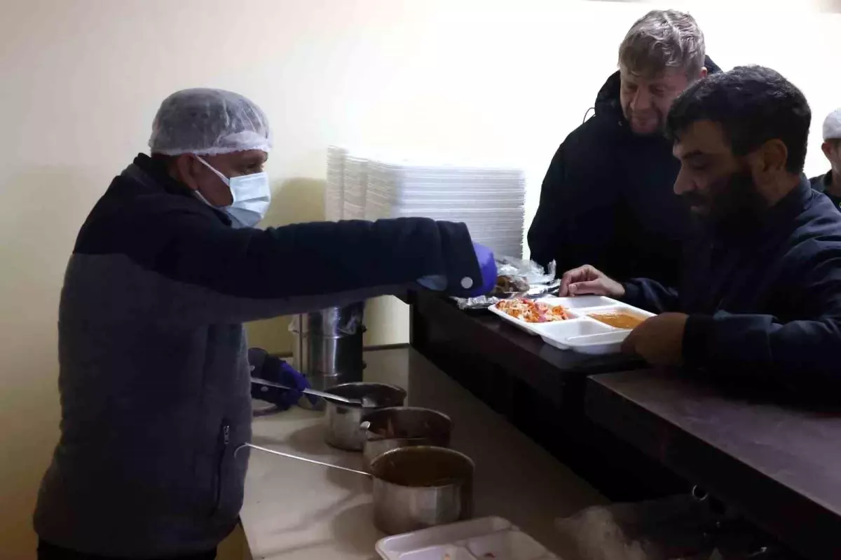 Soğuk havalarda evsizlere BİMEKAN hizmeti