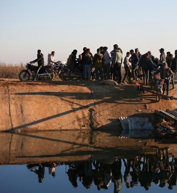 Suriye'de YPG'ye rağmen insani koridor açıldı, binlerce sivil yollara düştü