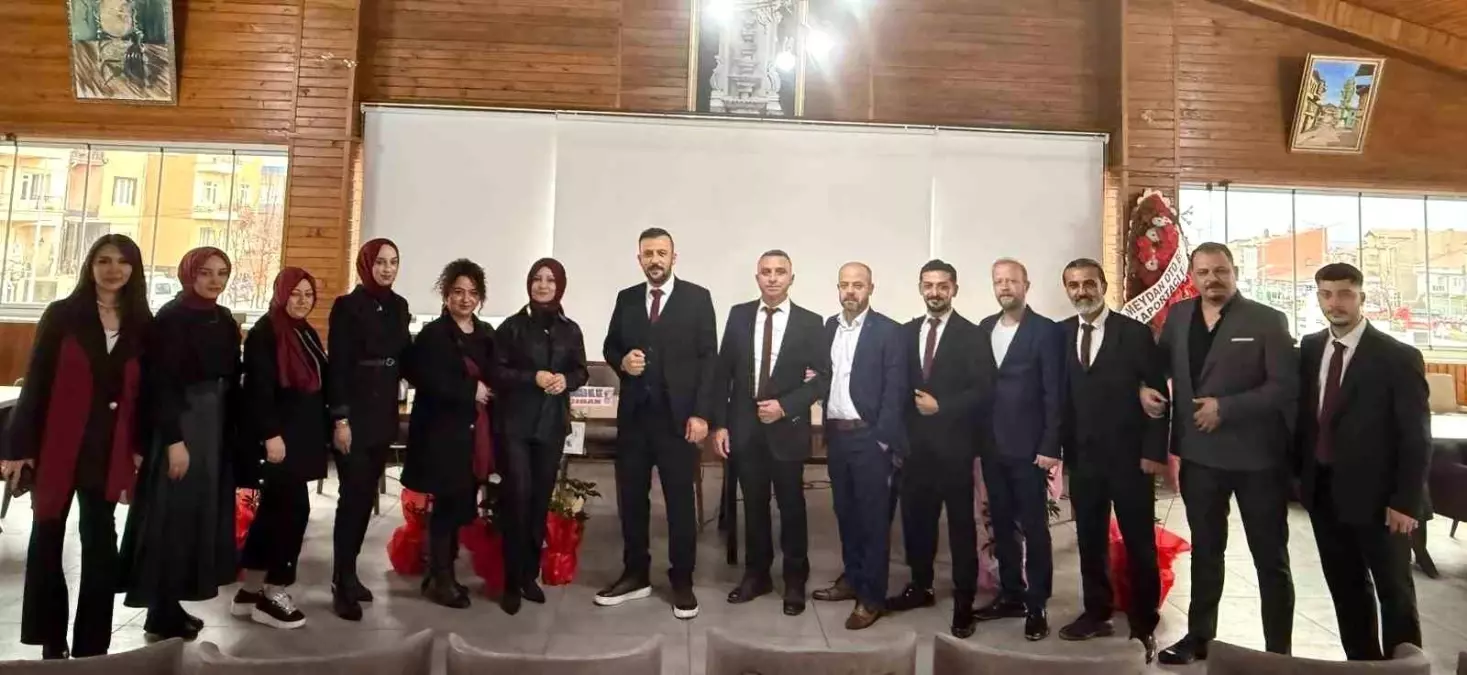 Tavşanlı Berberler ve Kuaförler Odası\'nda Onur Düvenli yeniden seçildi