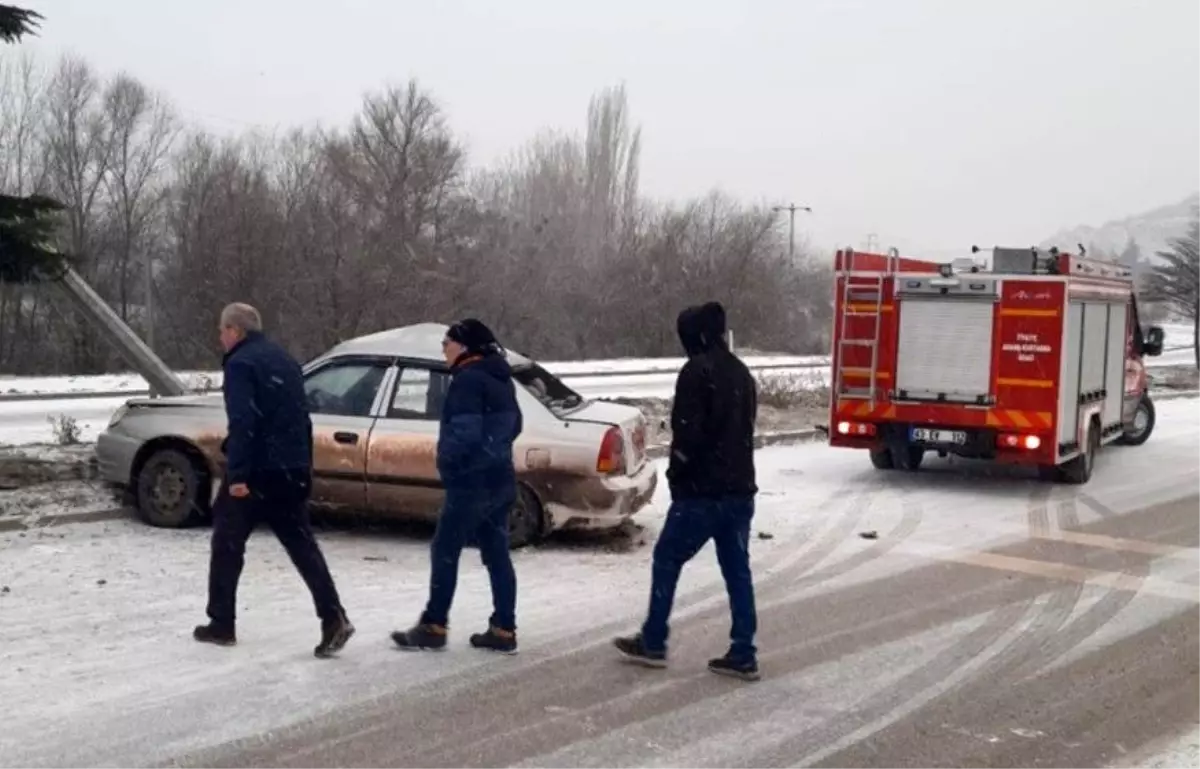 Tavşanlı\'da Trafik Kazası: 3 Yaralı