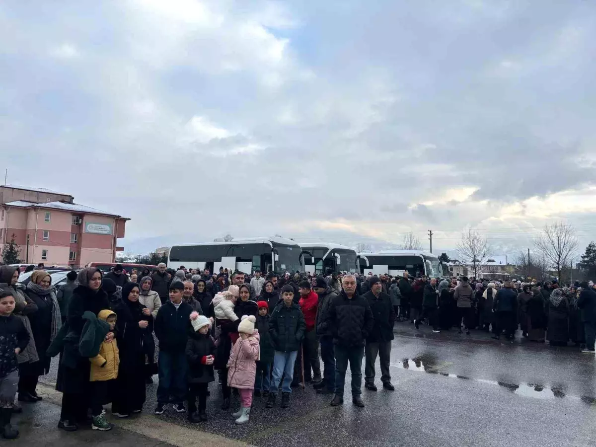 Umre kafilesi dualarla uğurlandı