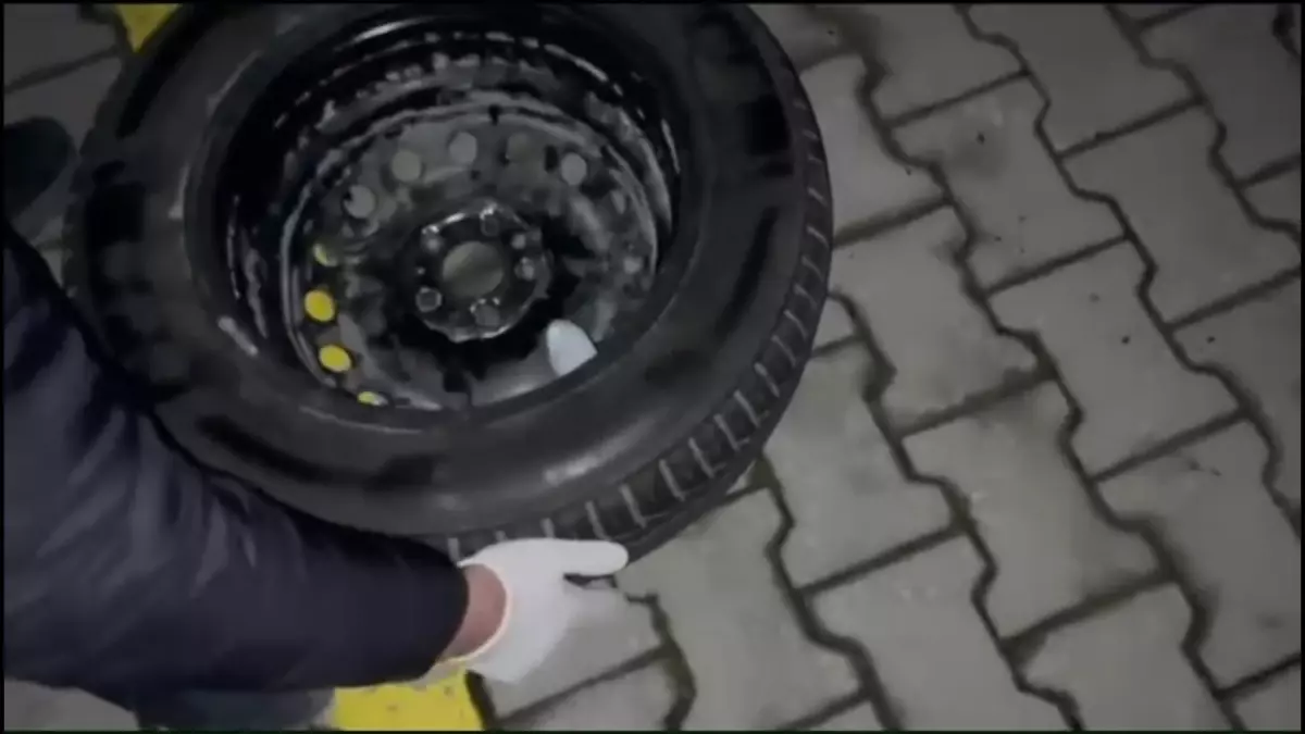 Sakarya\'da 1 Kilogram Metamfetamin Ele Geçirildi