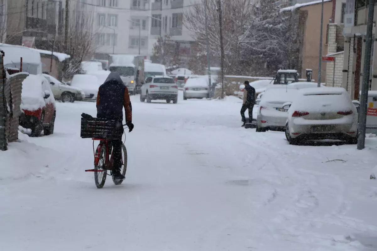 Van\'da Kar Yağışı 363 Yolu Kapatıldı