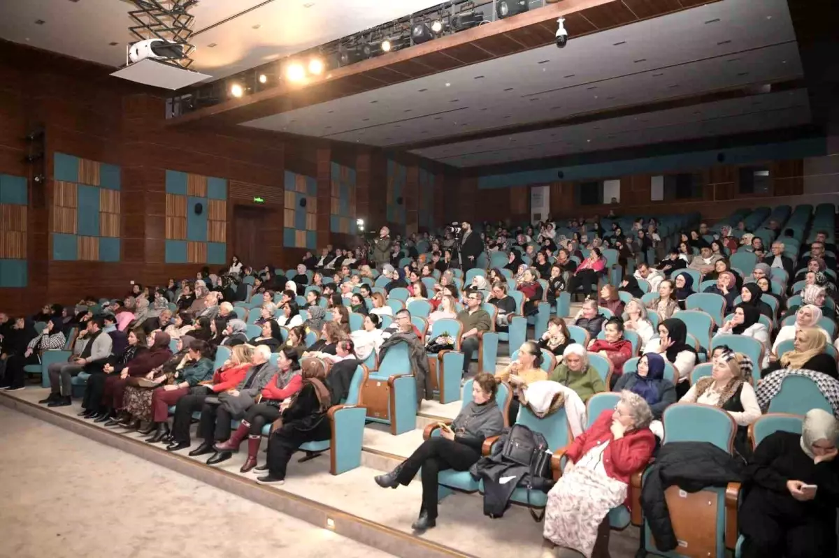 Yunus Emre, Esenyurt\'ta ilahiler ve şiirlerle anıldı