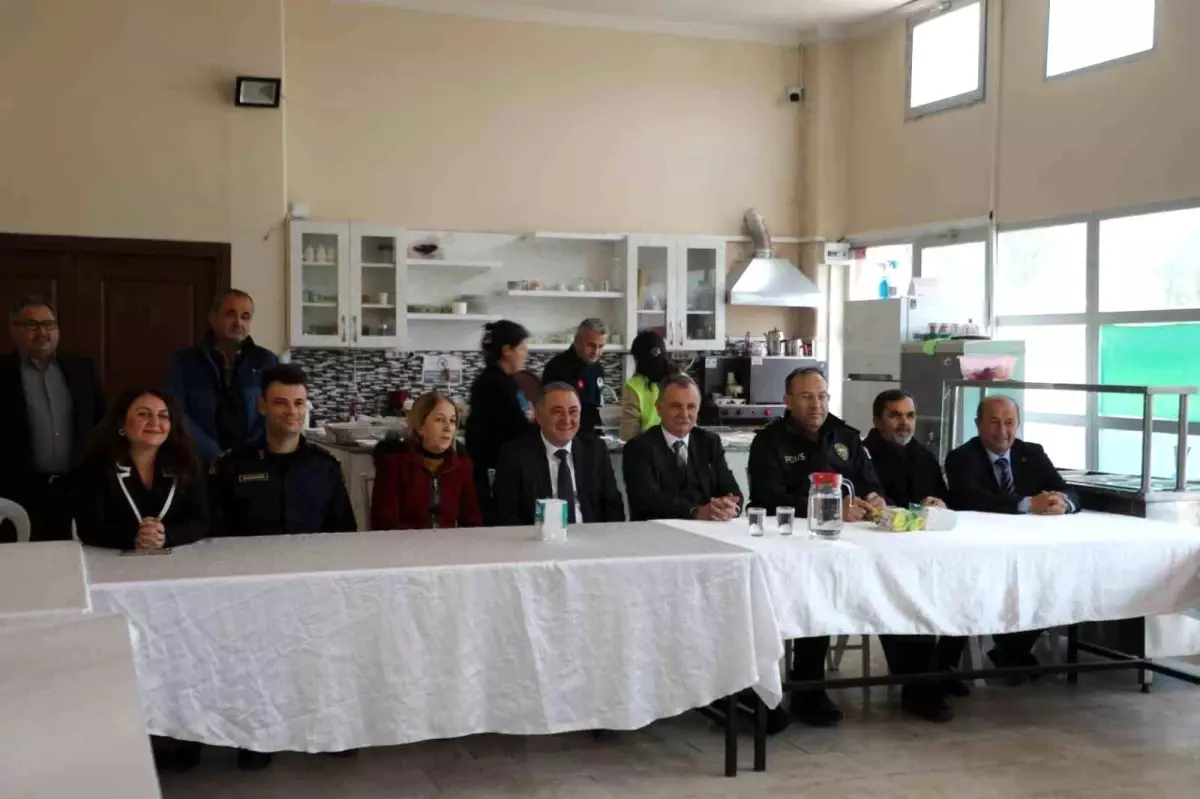 Yunusemre\'de Miraç Kandili\'nde lokma hayrı