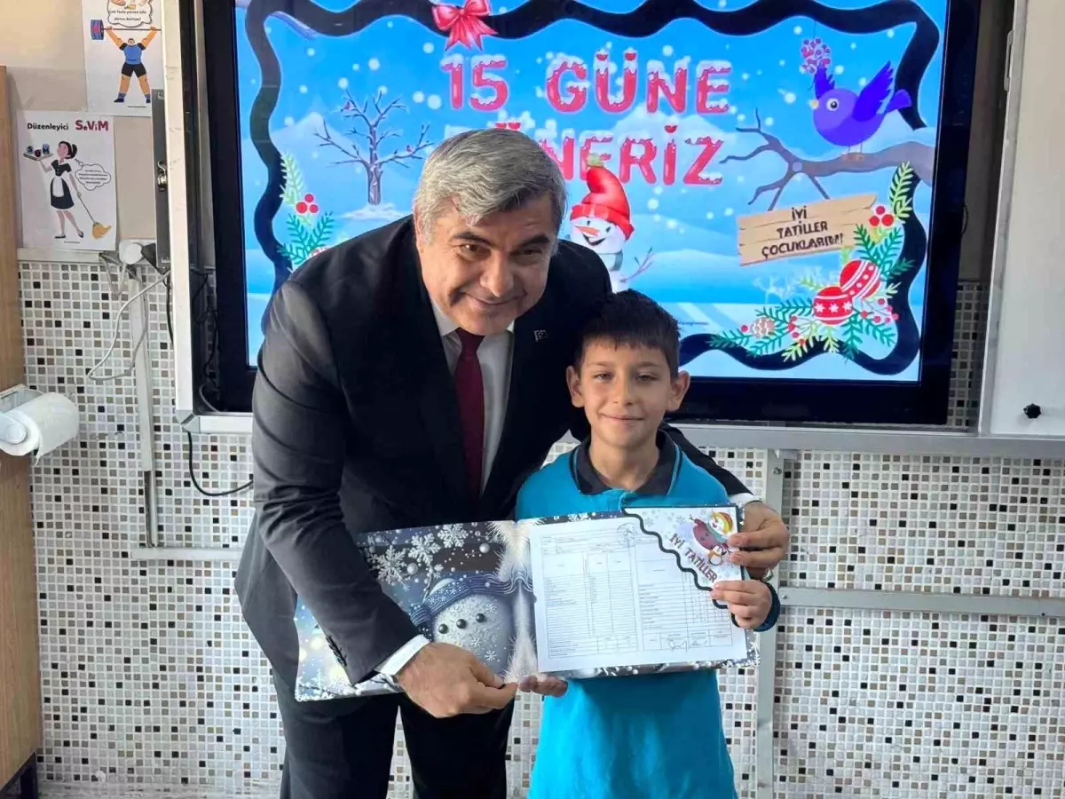 Afyonkarahisar\'da 143 Bin Öğrenci Yarıyıl Tatiline Girdi