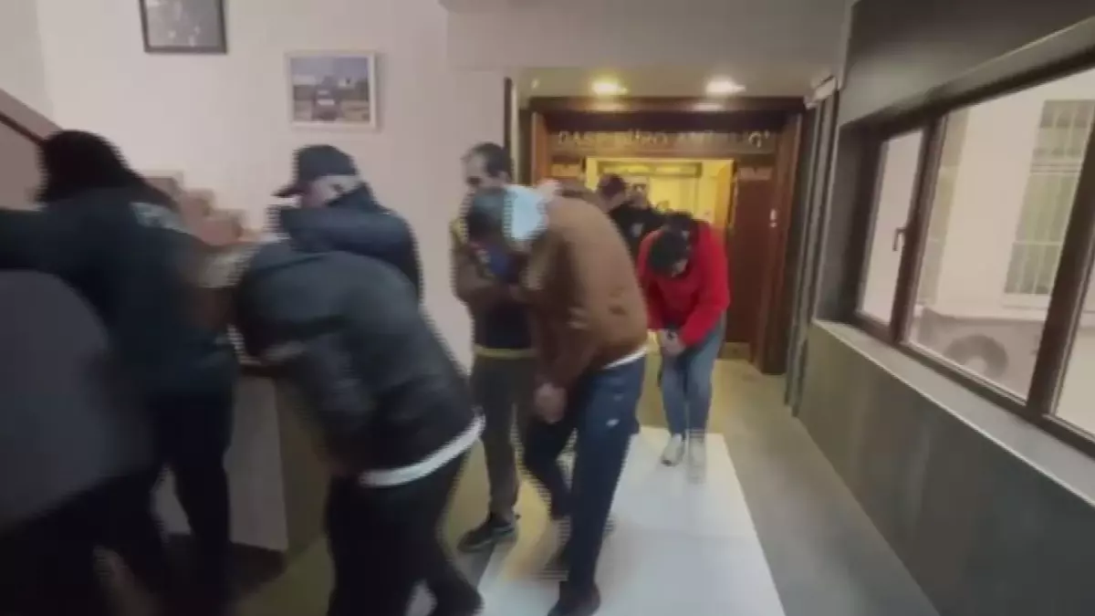 Sanal Medya Dolandırıcıları Yakalandı