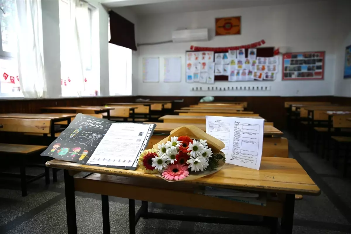 Sarıçam\'da Katliam: Çocukların Karneleri Sınıflarında