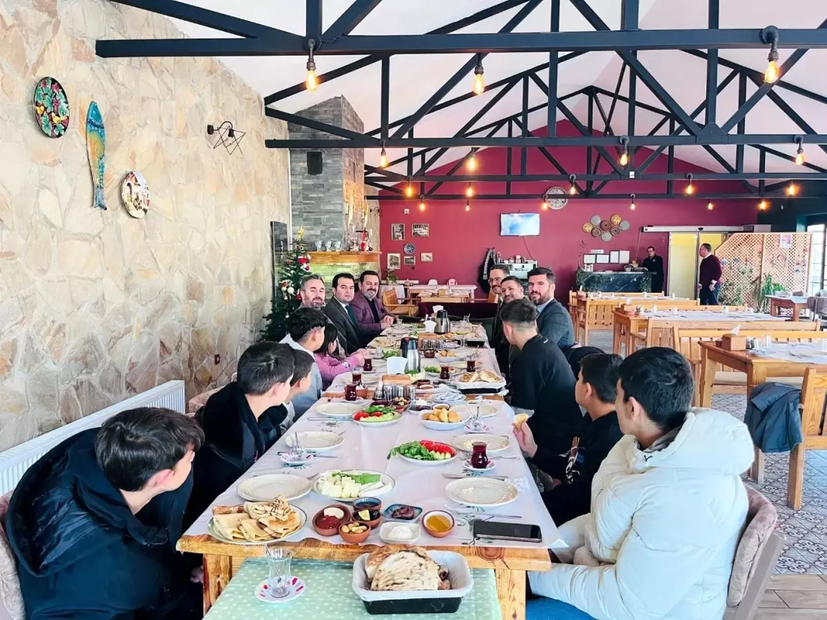 Kardeşler Aile Bağlarını Güçlendiriyor